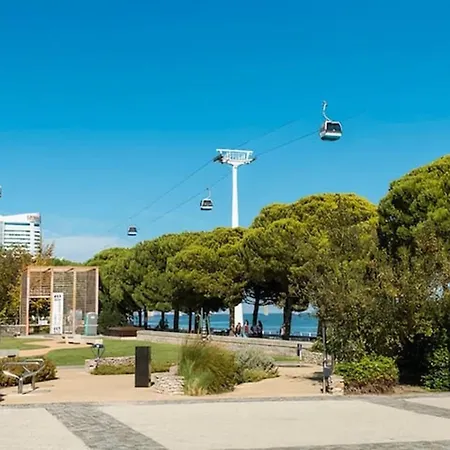 Modern & Spacious With River View Lissabon
