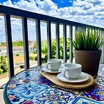 Modern & Spacious With River View Lisbon