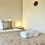 Modern & Spacious With River View Lisbon