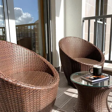 Апартаменты Modern & Spacious With River View