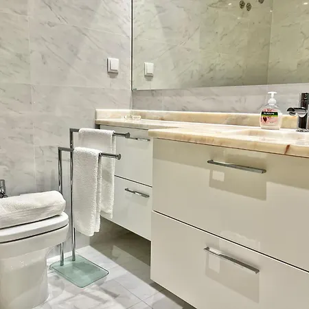 Апартаменты Modern & Spacious With River View *