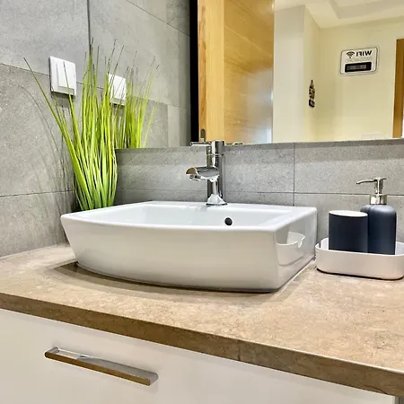 Апартаменты Modern & Spacious With River View Лиссабон