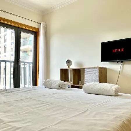 Modern & Spacious With River View Lizbona