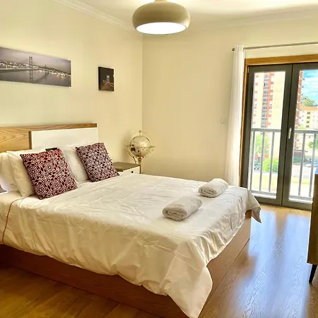 Апартаменты Modern & Spacious With River View Лиссабон