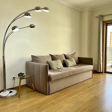 Апартаменты Modern & Spacious With River View