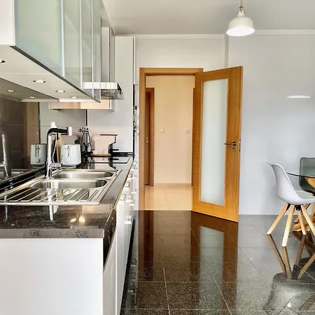 Lägenhet Modern & Spacious With River View