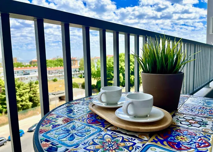 Modern & Spacious With River View Lisboa