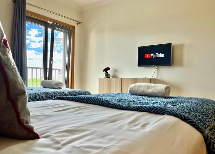 Modern & Spacious With River View Lisboa