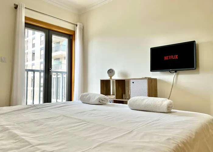 Modern & Spacious With River View Lisboa