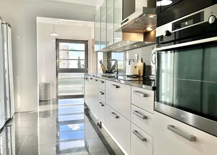 Modern & Spacious With River View Lisboa