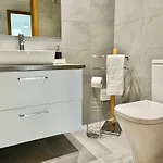 Daire Modern & Spacious With River View *