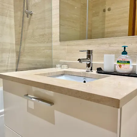 Apartmán Modern & Spacious With River View
